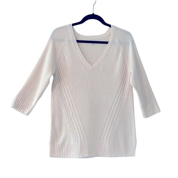 New York & Company Sweaters - New York & Co. white V-neck sweater 3/4 raglan sleeves fancy stitch M